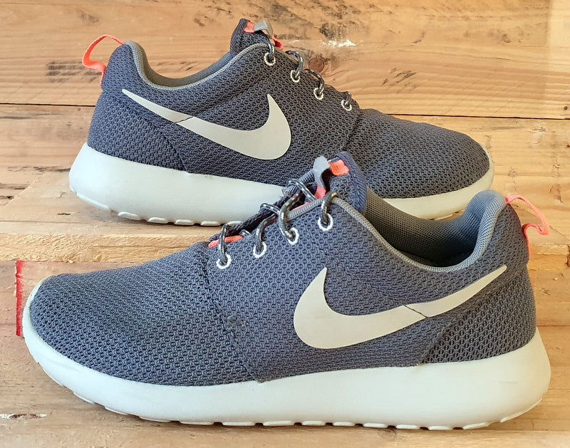 Grey nike best sale roshe shoes