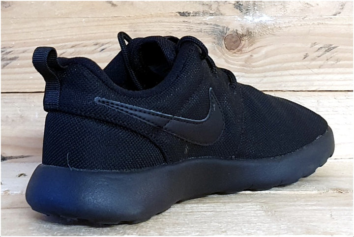 Roshe one triple black online