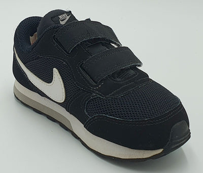 Nike MD Runner 2 Low Kids Trainers 806255-001 Black/White UK7.5/US8C/EU25