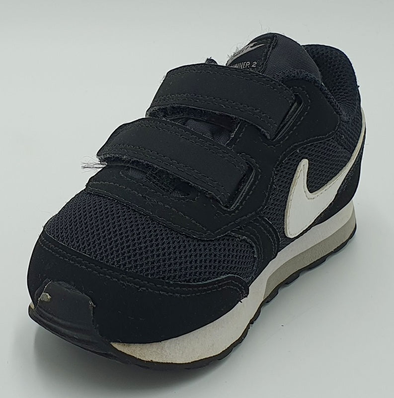 Nike MD Runner 2 Low Kids Trainers 806255-001 Black/White UK7.5/US8C/EU25